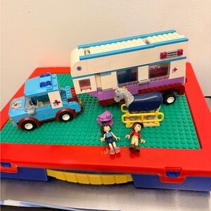 LEGO FRIENDS: Horse Vet Trailer (41125) 95% complete set good condition